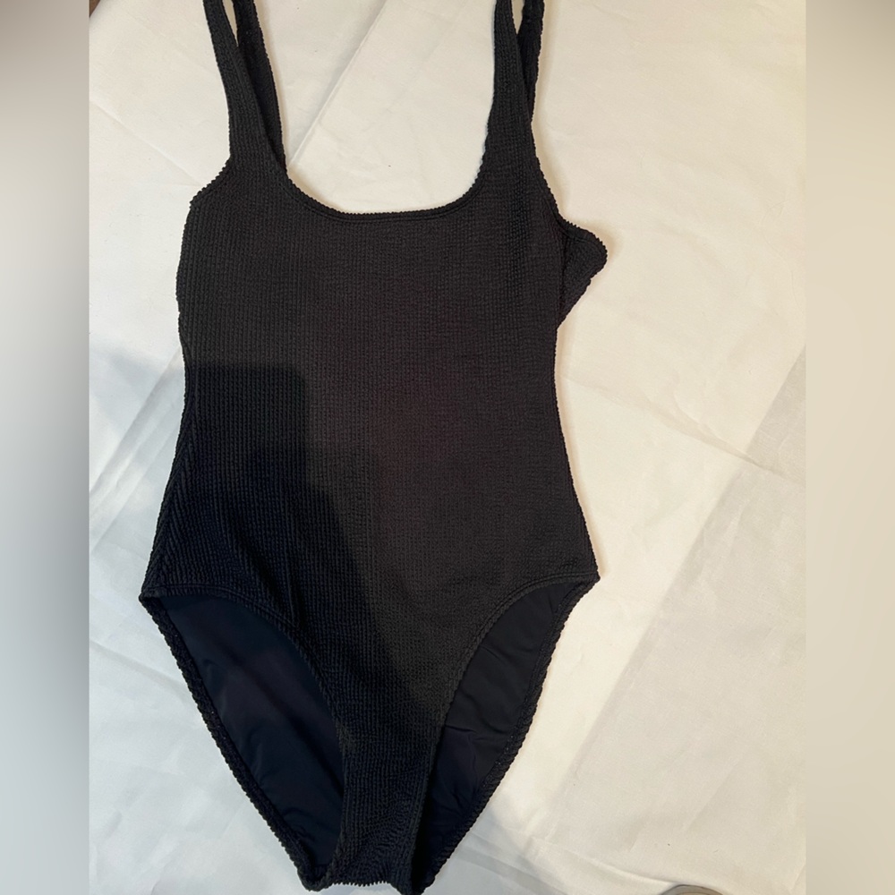 Good American Black Textured Scoop One-Piece Swimsuit - Picture 8 of 11